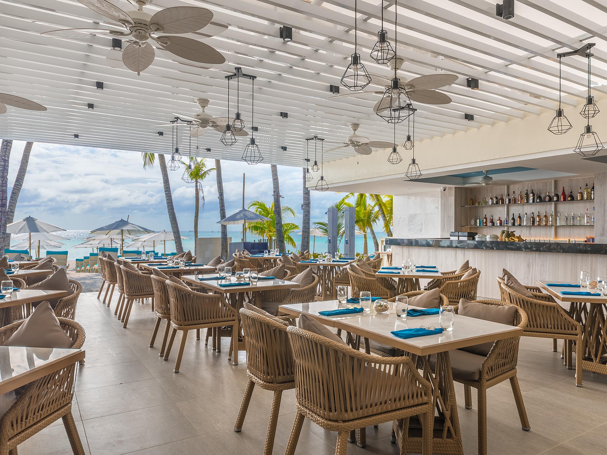 Henann Prime Beach Resort Balabag  Exterior foto The Beach Club